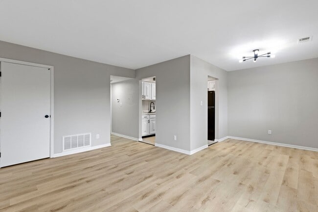 Foto del edificio - The Cedars Apartment Homes