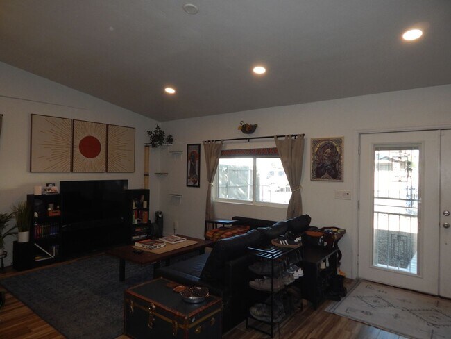 Foto del edificio - 3 Bedrooms - 2 Baths in Central Tucson