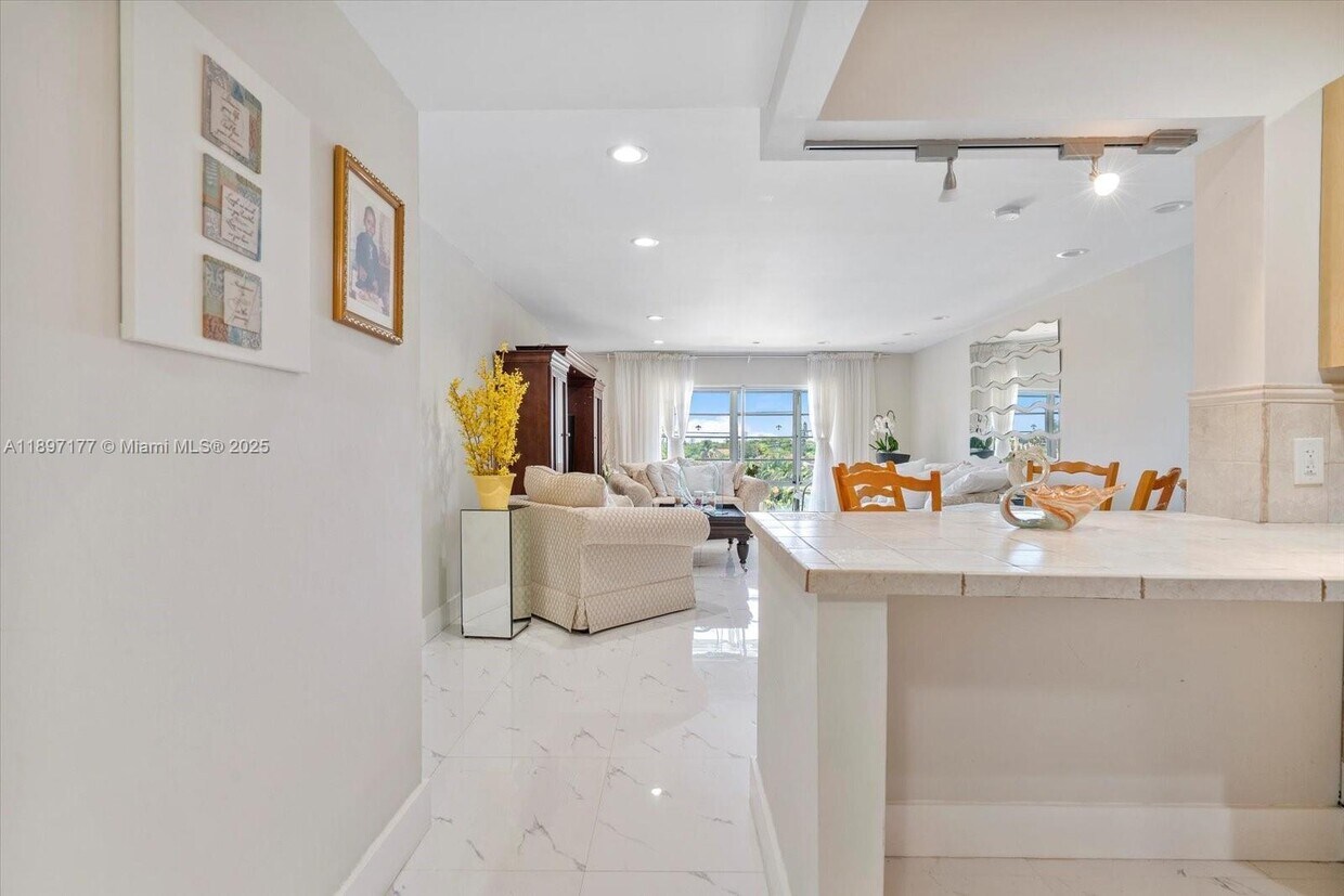 Primary Photo - 875 NE 195th St