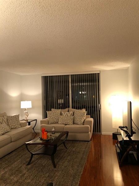 Foto del edificio - 14747 Cumberland Dr