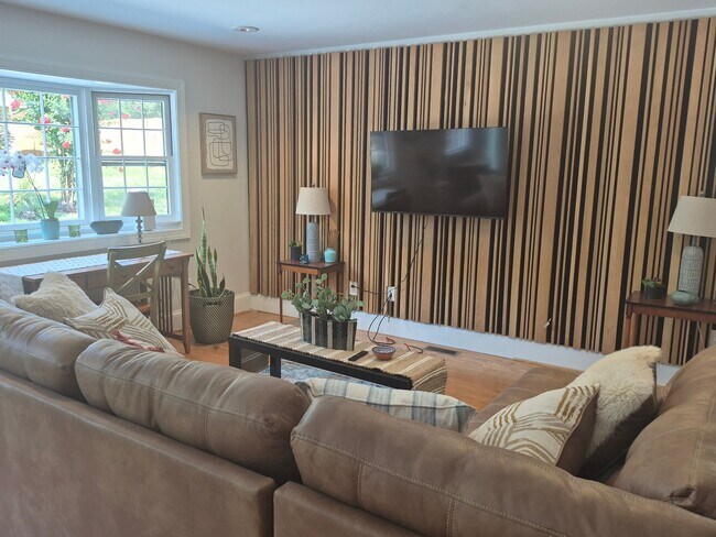 Foto del edificio - 9226 Fowler Ln