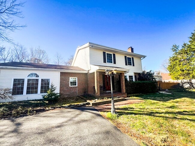 Building Photo - 3502 Old Jones Rd