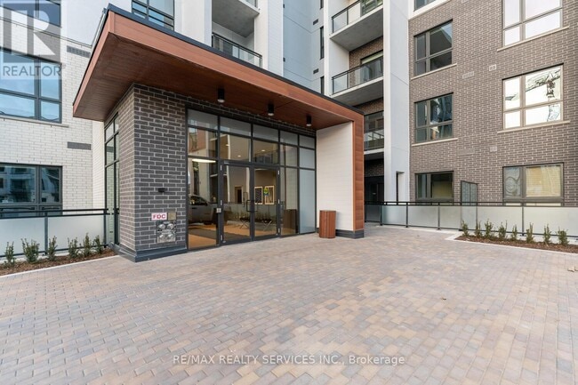 Building Photo - 460-460 Gordon Krantz Ave