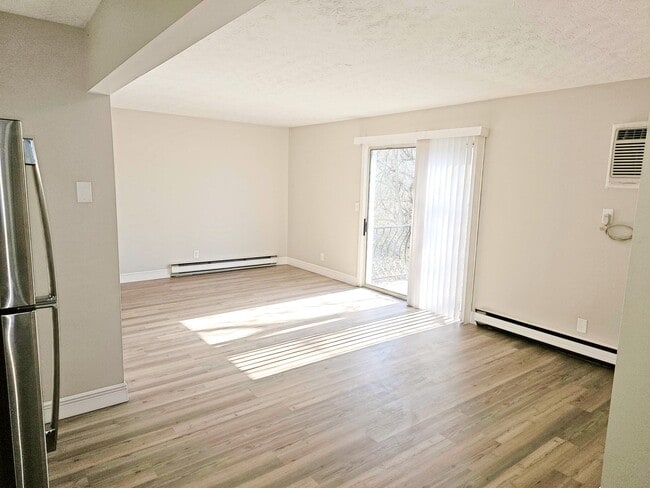 Building Photo - 6 Willow St