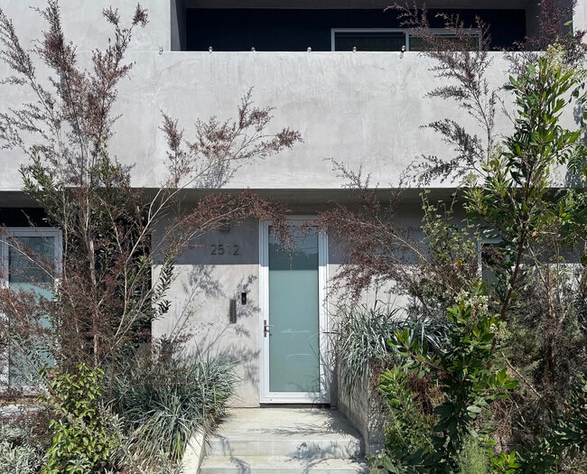 Building Photo - 2512 Silver Lake Blvd