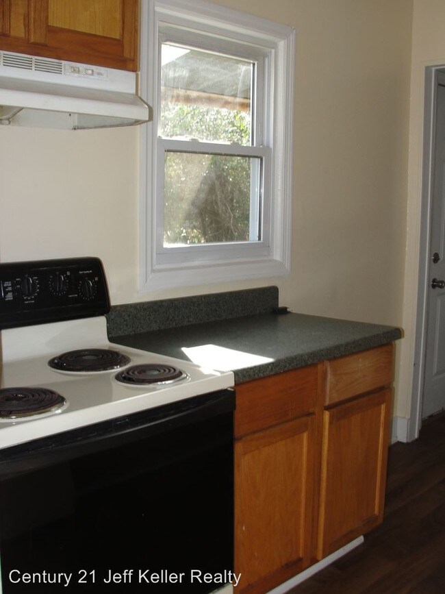 Building Photo - 3 br, 1 bath House - 2921 Abelia Dr