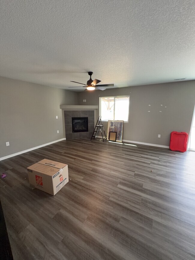 Building Photo - 8353 Graphite Dr