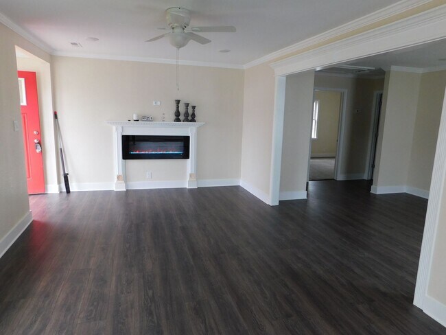Foto del edificio - Completely Renovated 3 bed, 2bath home