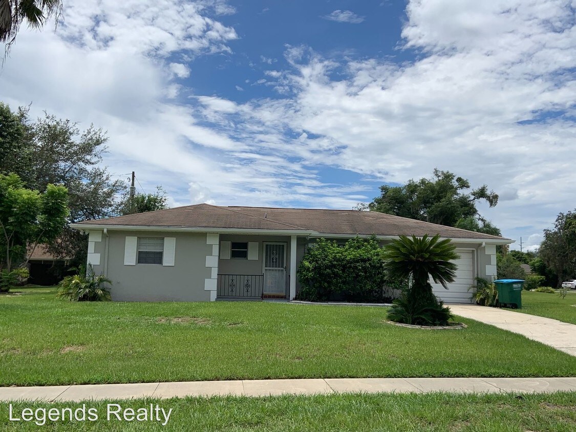 211 S Fairbairn Dr, Deltona, FL 32725 House for Rent in Deltona, FL