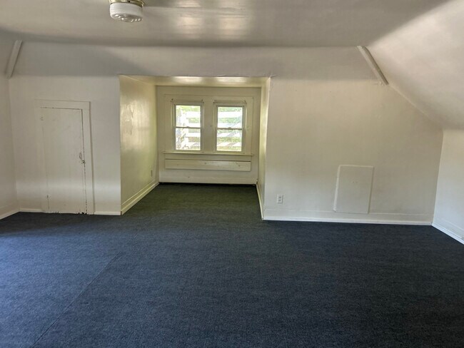 Building Photo - 485 Allyn St