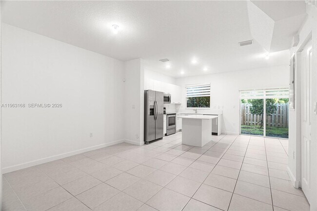 Foto del edificio - 12307 NW 23rd Ct