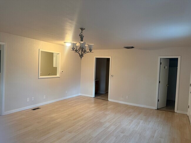Family Room - 1701 Lansing St