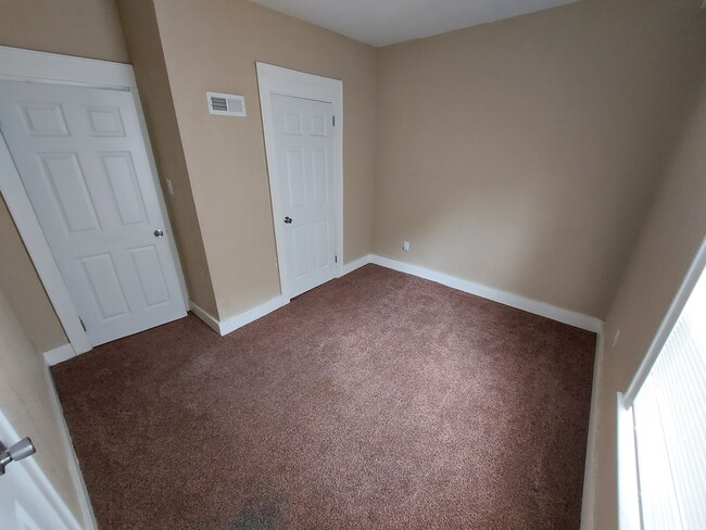 2nd bedroom - 1053 Quindaro Blvd