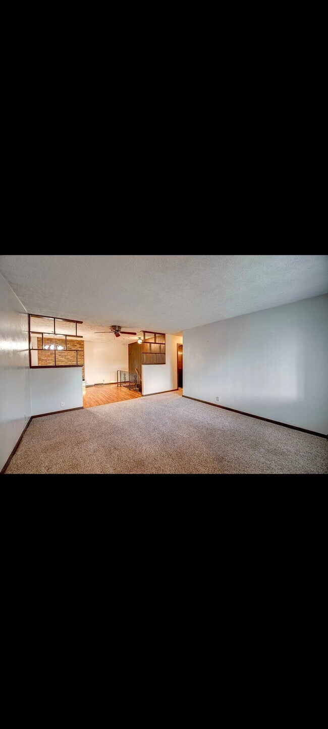 Building Photo - 420 Venus Ave