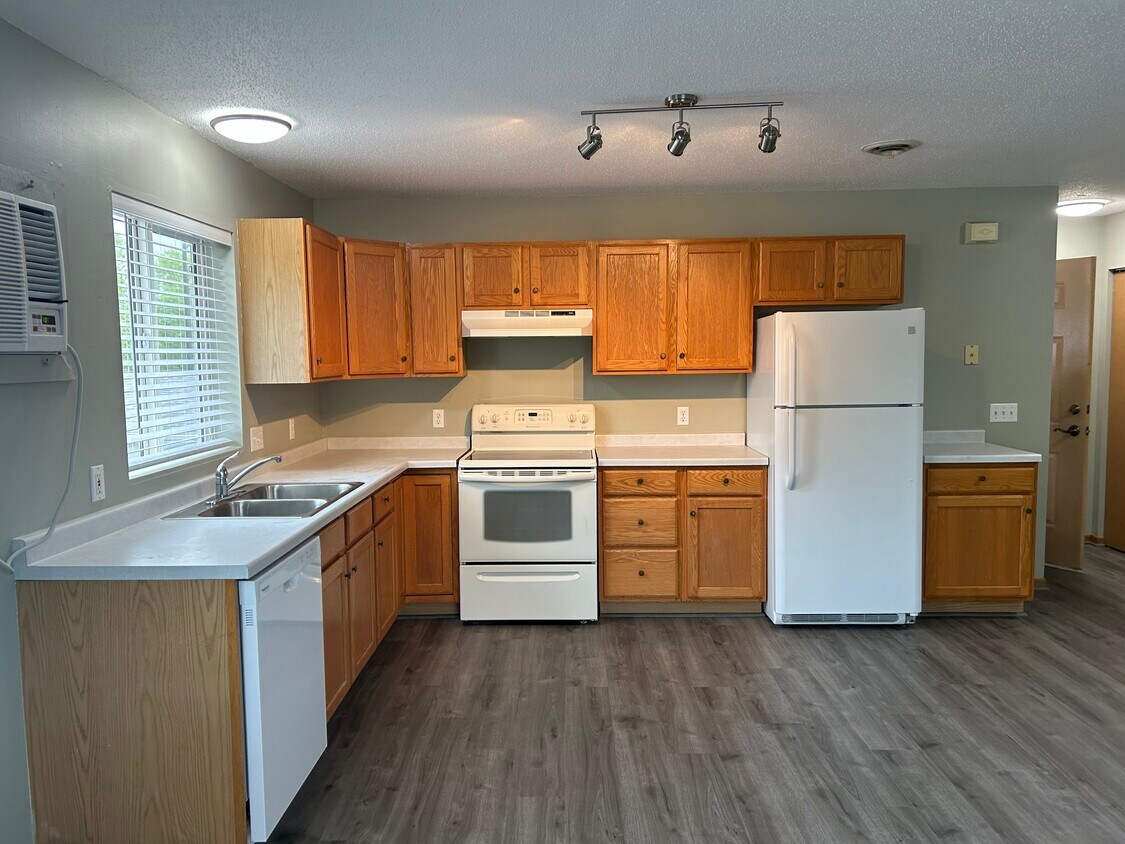 Foto principal - 2110 Lake Park Ave