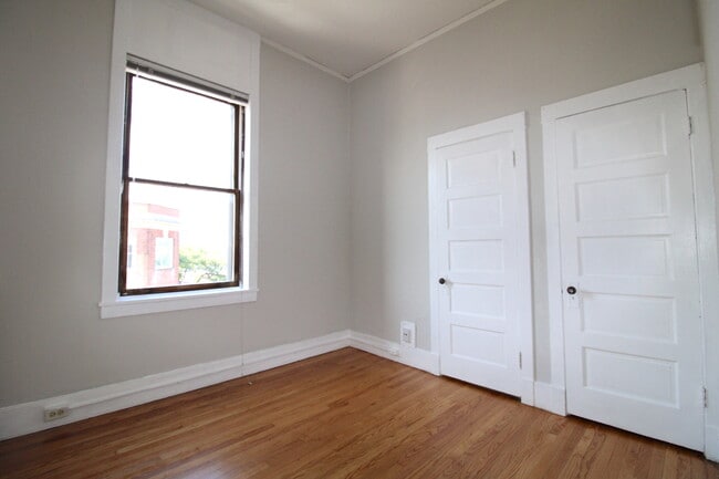 Building Photo - 293 E Deerpath Rd