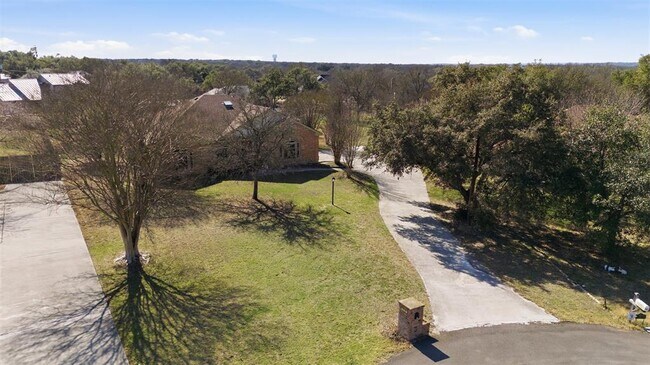 Building Photo - 307 Pin Oak Ct