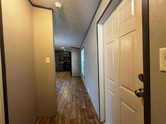 Foto del edificio - 7650 US-90