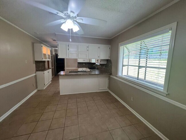 Building Photo - 1712 Shumate