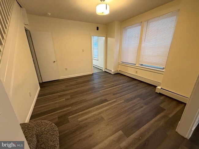 Building Photo - 1552 Delaware Ave