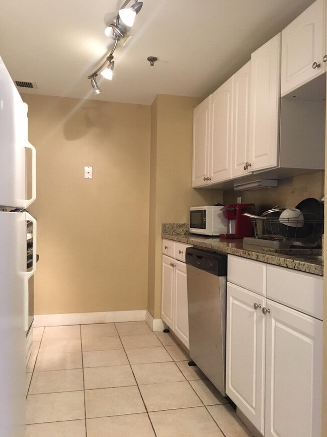 Photo - 15 North Beacon St Apartments