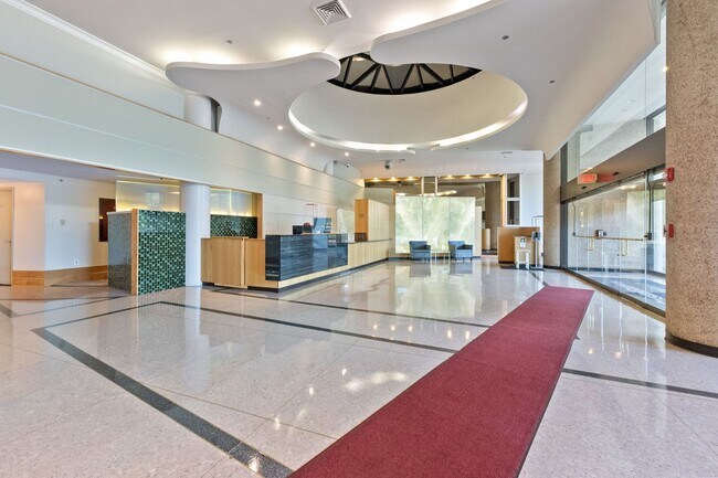 Building Photo - Modern Condo with River and City Views!