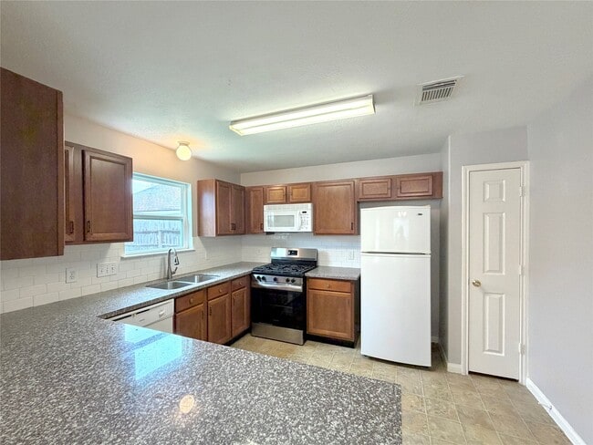 Building Photo - 6415 Mountain Pines Ln