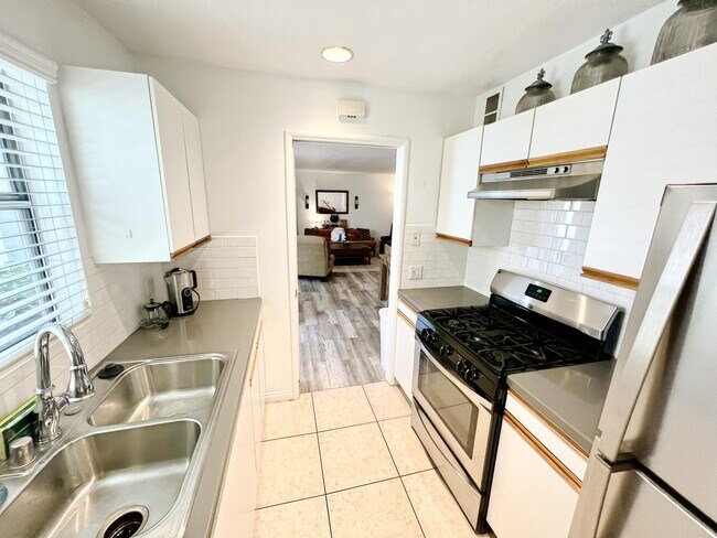 Kitchen - 4553 Colfax Ave