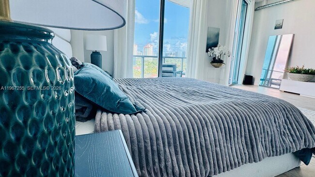 Building Photo - 3029 NE 188th St