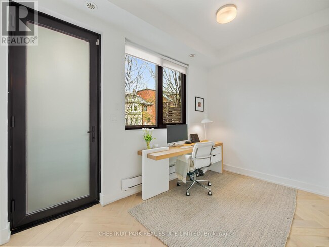Building Photo - 476 Shaw St