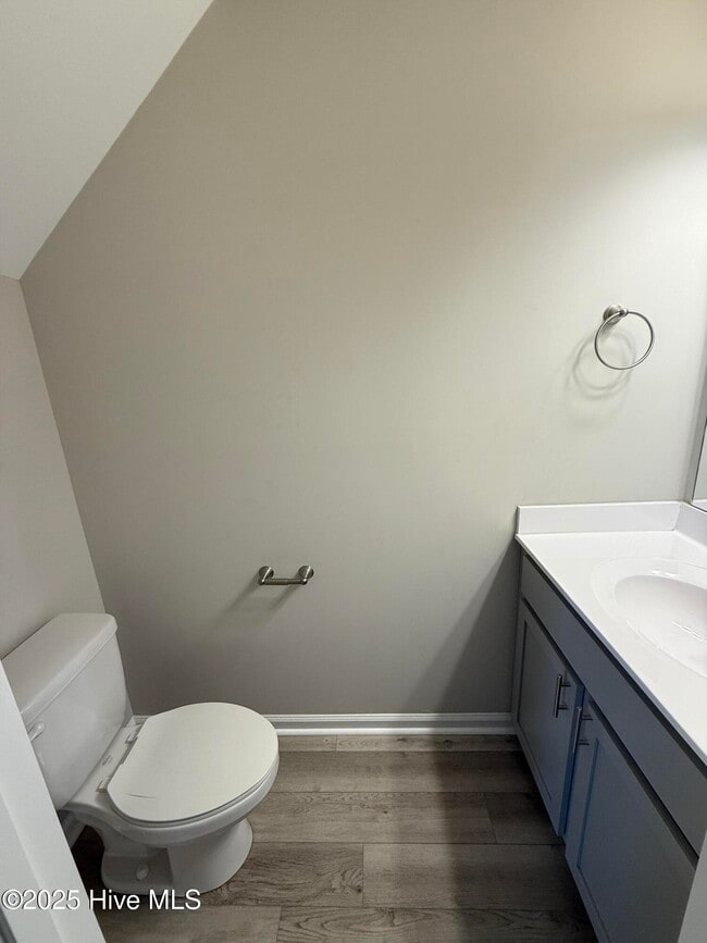 Building Photo - 321 S Pointe Dr