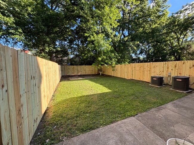 Building Photo - 1423 Pullan Ave