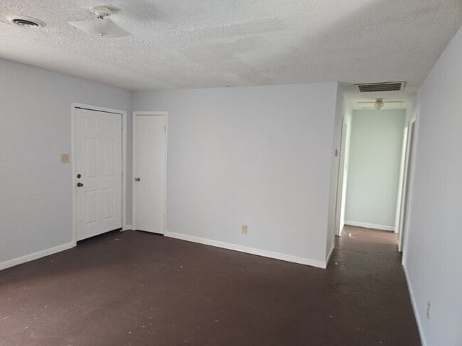 Building Photo - 2 Bedroom I Bath Moore, SC