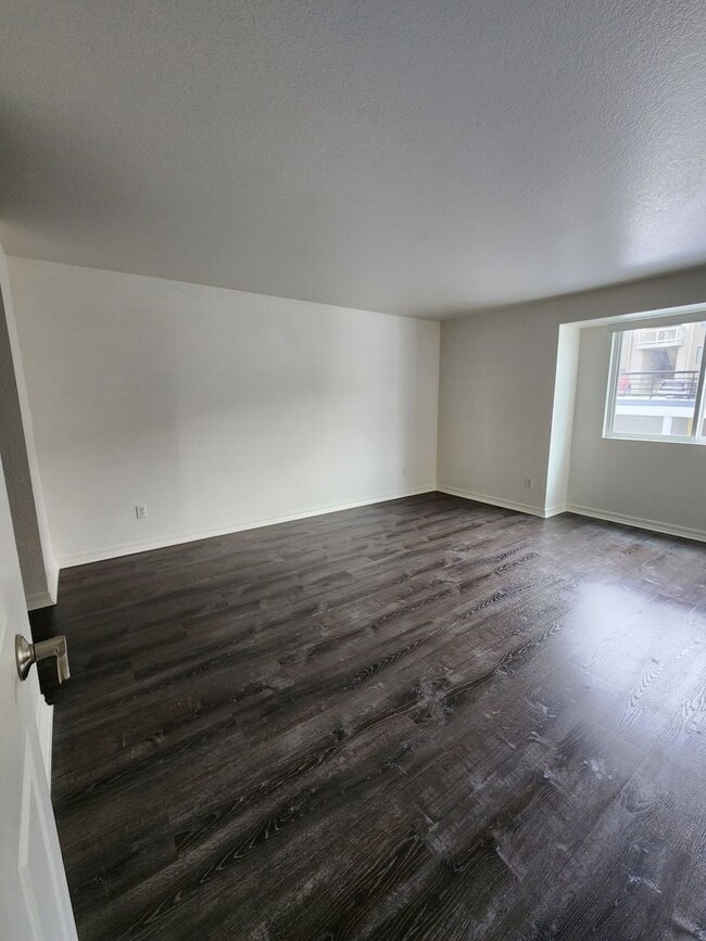 Foto del edificio - Available Now! Updated 2 bed condo in Central location, utilities included!