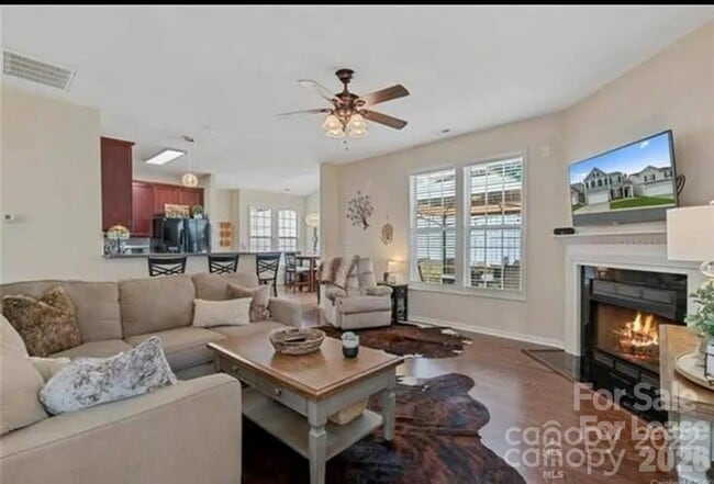 Foto del edificio - 8144 Haviland Ln