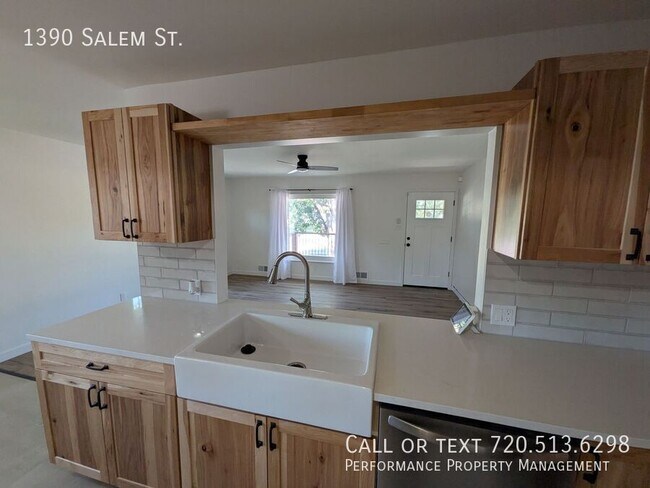Foto del edificio - 1390 Salem St