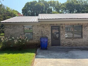 Building Photo - 165 Eastview Ave