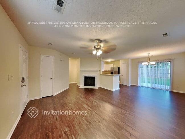 Foto del edificio - 11814 Stewarts Crossing Dr