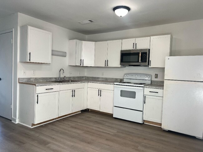 Building Photo - 3456 Macklen Rd