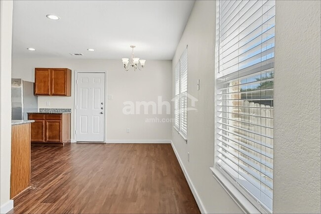 Building Photo - 803 Windflower Dr