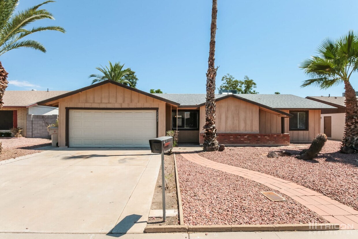 Primary Photo - 15253 N 53rd Ave
