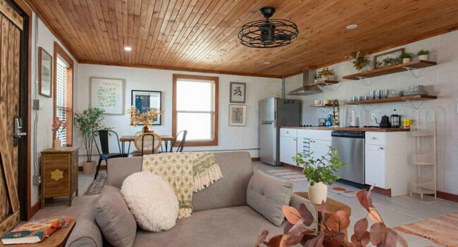 Building Photo - 227 S Hudson St