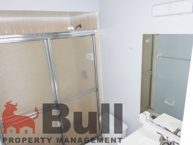 Building Photo - 28 Sandalwood Ct