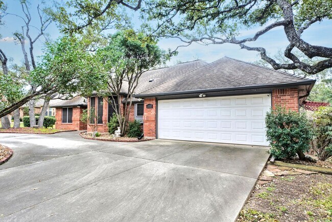 Building Photo - Executive Home in Greenshire with Luxurious Updates and Spacious Outdoor Living - Agent Commissio...