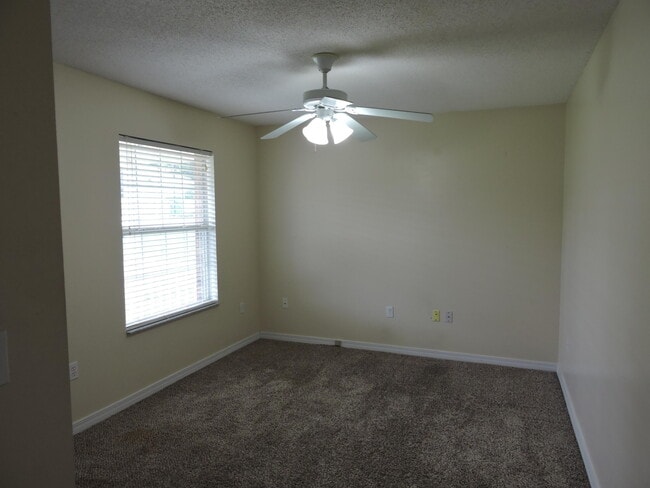 Building Photo - 178 Cabana Way