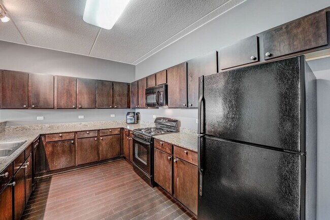 Building Photo - 6420 Double Eagle Dr