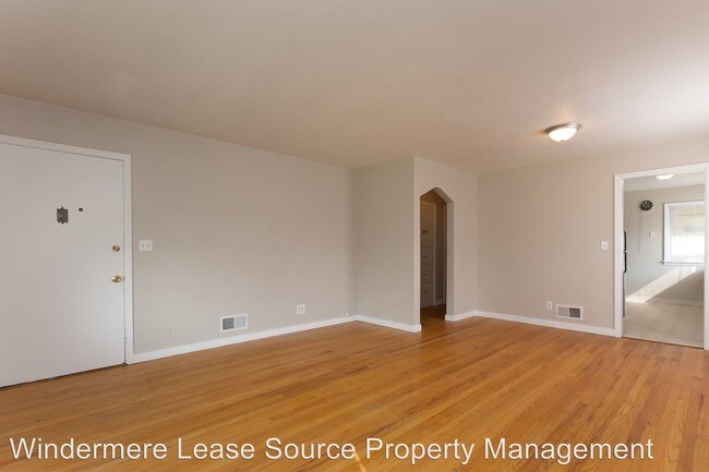 Building Photo - 2 br, 1 bath House - 3418 W Fairview Ave