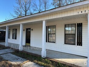 Building Photo - 1926 Neptune Dr