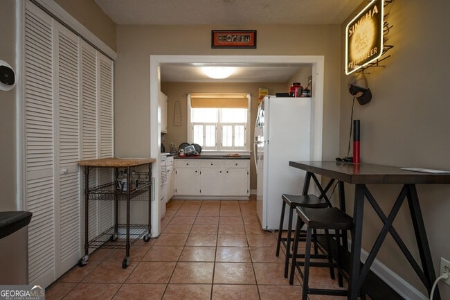 Building Photo - 935 Baxter St