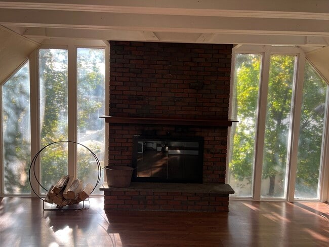 Foto del edificio - 21 Hawthorn Ave